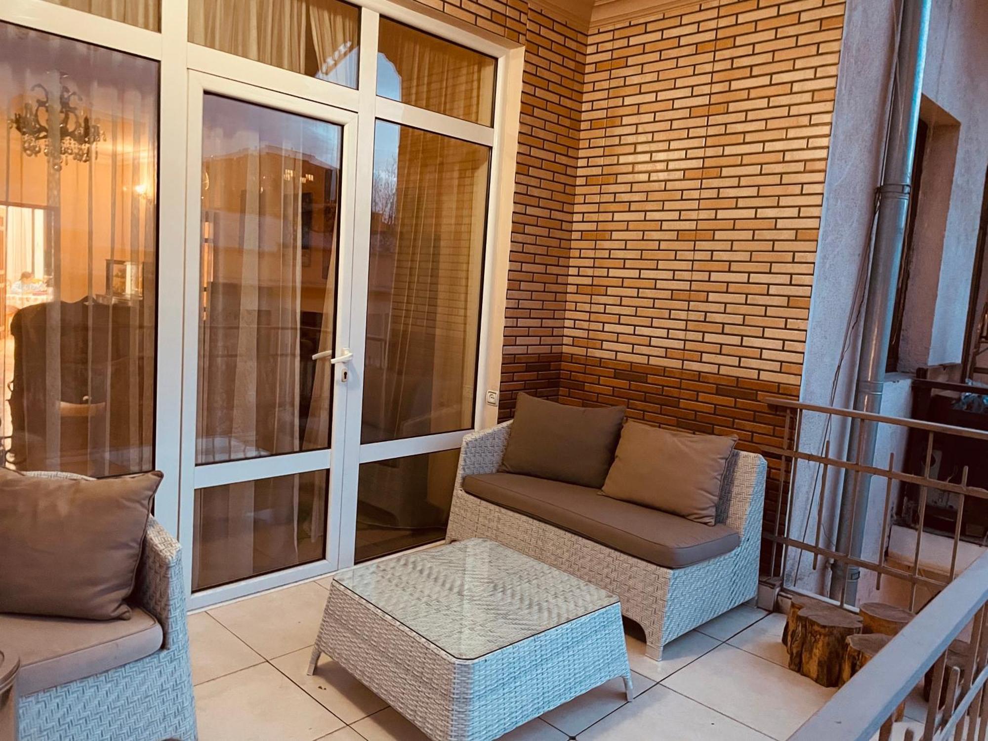 Bright And Modern 4Br Apartment - Center Of Ereván Exterior foto