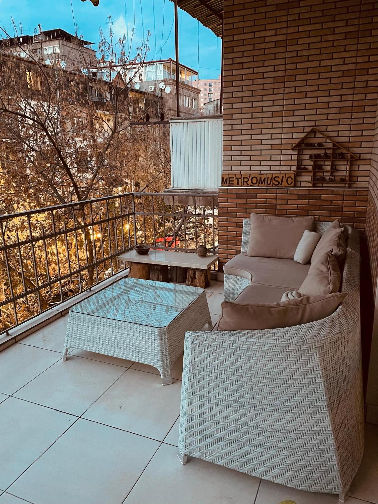 Bright And Modern 4Br Apartment - Center Of Ereván Exterior foto